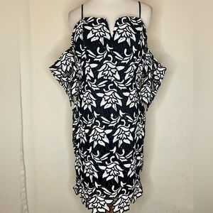 INA Cold / Off Shoulder Black & White Floral Lace Appliqué Mini Dress Size Large